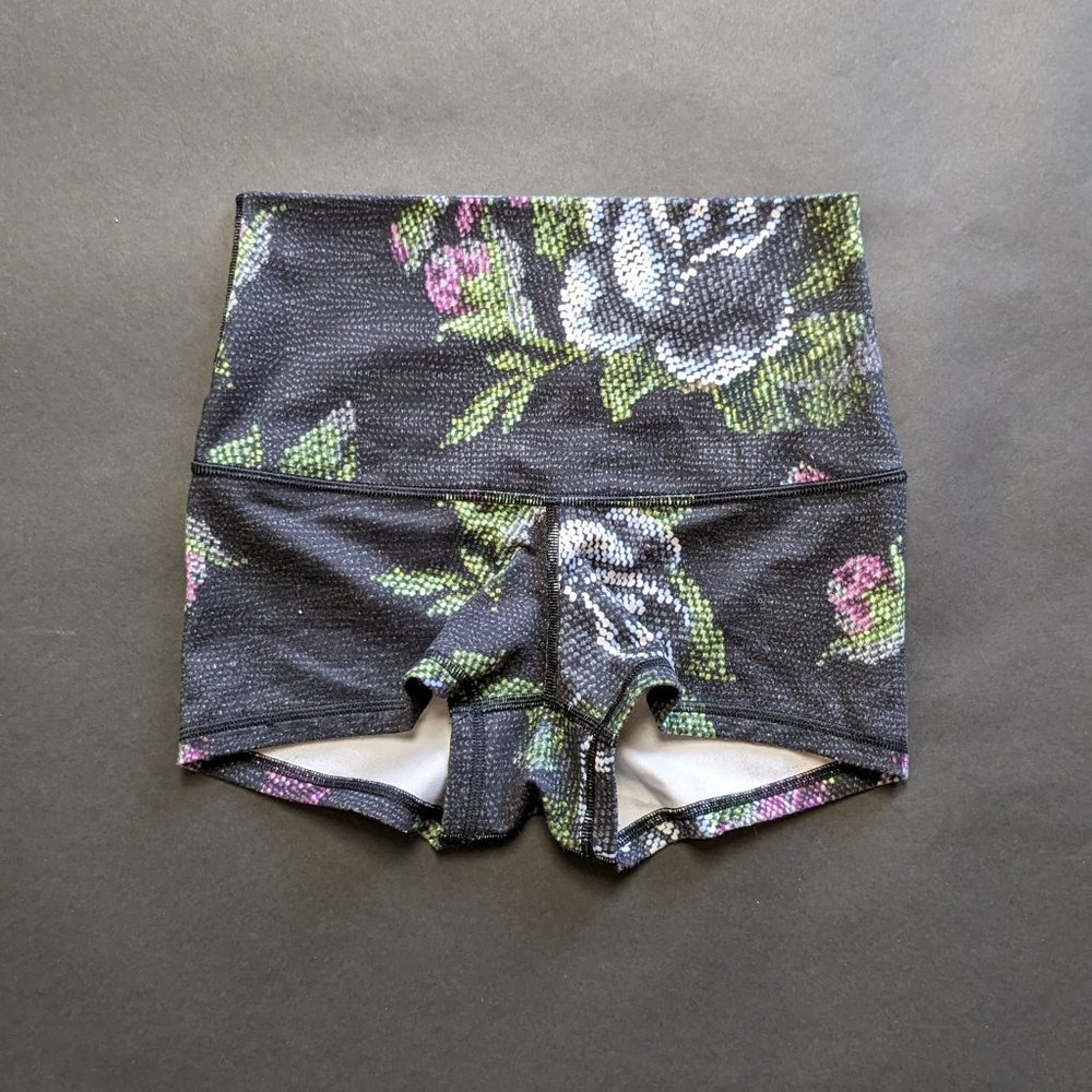Lululemon Athletica Shorts size : 4 Reg